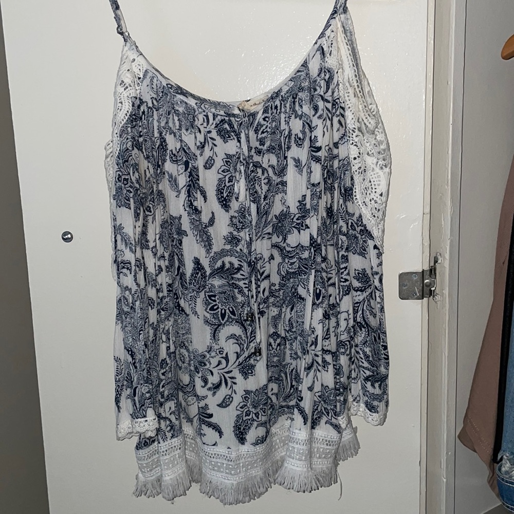 Hem & Thread Cold shoulder floral top size Small